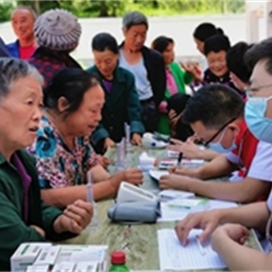 医疗巡诊送温情 镇巴县中医院党员志愿巡诊队赴医共体辖区义诊