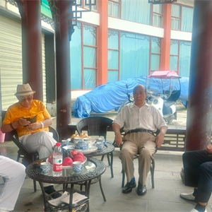 让中医药走向全世界一一专访联合国中医专委会主任潘侵存先生